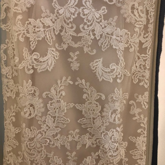 Brand new wedding gown - Picture 4 of 8